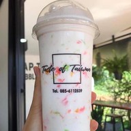 AP TEA เอพีที ชานมไข่มุก สาขาเมืองเดชพลาซ่า อยู่ติดร้านดูดีแฮร์