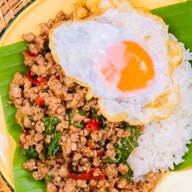 ผัดกระเพรา บ้านสวน by PK อ่างทอง