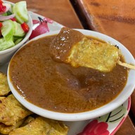 ผัดไทยแค๊ปหมู วังชมภู