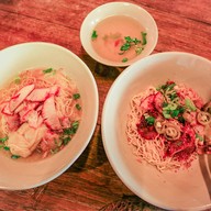 เมนูของร้าน หมี่เกี๊ยวมากองต้า