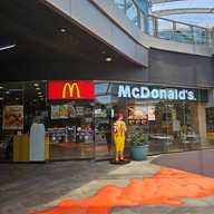 หน้าร้าน McDonald's 101 The Third Place