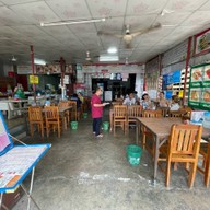 ผัดไทยแค๊ปหมู วังชมภู