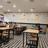 บรรยากาศ ก๋วยเตี๋ยวเรือวิศวะ โลตัส ศรีนครินทร์