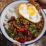 ผัดกระเพรา บ้านสวน by PK อ่างทอง