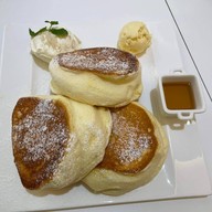 Souffle & Souffle Pancakes Cafe