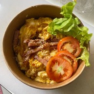 ข้าวไข่ข้น ยำไก่แซ่บ ขนมปังปิ้งและชาผลไม้น้องขมิ้น สาขาหลัก