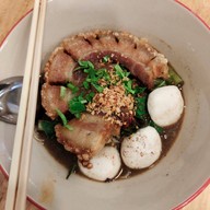 เมนูของร้าน ก๋วยเตี๋ยวเรือวิศวะ โลตัส ศรีนครินทร์