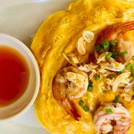 ไข่กระทะ ผัดกะเพรา (Ronin food house)