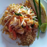 บ้านหนมเส้น-ผัดไทกุ้งสด สูตรคุณทวด ศรีราชา