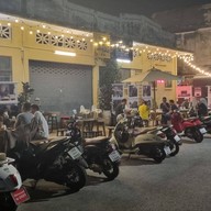 หน้าร้าน บ้านโกนมสด