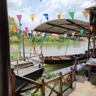 บรรยากาศ บ้านสวนริมคลอง เชียงราก