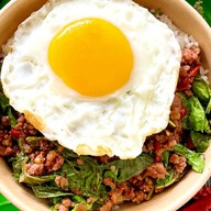 ครัวในบ้านเเม่เฮงเฮง กะเพราพริกแห้ง 1