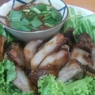 คอหมูย่างนุ่ม หมู่บ้านกรุงศรีธานี