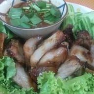 คอหมูย่างนุ่ม หมู่บ้านกรุงศรีธานี