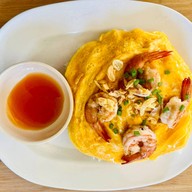 ไข่กระทะ ผัดกะเพรา (Ronin food house)