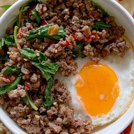 ครัวในบ้านเเม่เฮงเฮง กะเพราพริกแห้ง 1