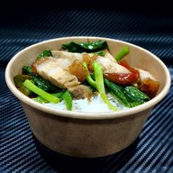 เมนูของร้าน เฮียจิว ก๋วยเตี๋ยวลูกชิ้นปลา ตลาด เพลินดี