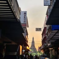 บรรยากาศ sala rattanakosin eatery and bar