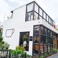 Crazy About Cafe Ekkamai