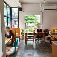 Crazy About Cafe Ekkamai