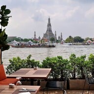 บรรยากาศ sala rattanakosin eatery and bar