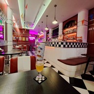 บรรยากาศ WHAT THE TRUCK