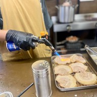 เมนูของร้าน 金持ち Kanemochi คาเนะโมจิ ตลาดปลาบางแสน