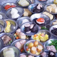 คุณเพ็ญอาหารเช้า(โจ๊ก ปาท่องโก๋เจ้าเก่าสงขลา) ใต้ถุนบ้าน