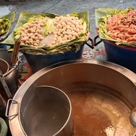 ก๋วยเตี๋ยวน้ำตก เจ๊คิงอ้อมน้อย
