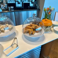 Lufthansa Business Lounge and Senator Lounge Munich International Airport Gate H24