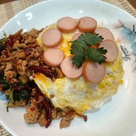 เมนูของร้าน กระเพรา-ไข่ขยี้ ประเทศไทย