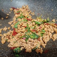 เมนูของร้าน กระเพรา-ไข่ขยี้ ประเทศไทย