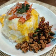 กระเพรา-ไข่ขยี้ ประเทศไทย