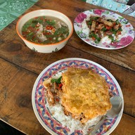 ครัวเจ๊น้อย อาหารตามสั่ง  เคหะร่มเกล้า