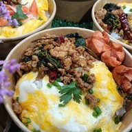 กระเพรา-ไข่ขยี้ ประเทศไทย