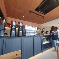 บรรยากาศ Red And Brew Coffee Nakhon Ratchasima