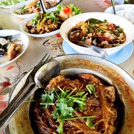 บ้านไม้เรือนเดิม ริมคลองบางเหรียง