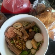 ก๋วยเตี๋ยวนายอ้วนเย็นตาโฟบะเต็งเสาชิงช้า ปั๊มบางจาก เทพรักษ์