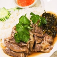 อาหารป่า กระเพราหมูกรอบ ผัดเผ็ดปลาไหล ครัวสายสมรอาหารป่า สาขา 2