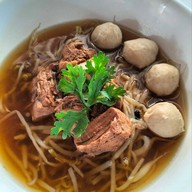 เมนูของร้าน ก๋วยเตี๋ยว อ อ้วน