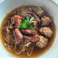 เมนูของร้าน ก๋วยเตี๋ยว อ อ้วน