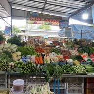 กะนิงผักสดตลาดมะกรูด