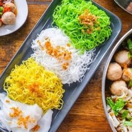 ขาหมู อาเฮีย ถนนนเรศวร