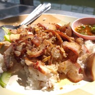 ข้าวหมูแดงหมูกรอบ หงษ์หยก