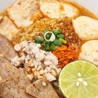 เบนซ์เตี๋ยวต้มยำมะนาวสด ก๋วยเตี๋ยวต้มยำ จันทร์หุ่นบำเพ็ญ