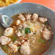 ก๋วยเตี๋ยวต้มยำ ฅนละโว้