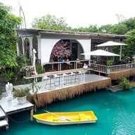 บรรยากาศ The Wild Swans Lake And Restaurant