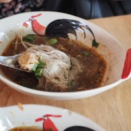 ก๋วยเตี๋ยวเรือสามสมุทร ซ.กระทิงแดง กระทิงแดง