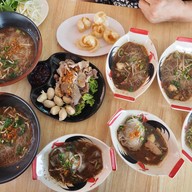 ก๋วยเตี๋ยวเรือสามสมุทร ซ.กระทิงแดง กระทิงแดง