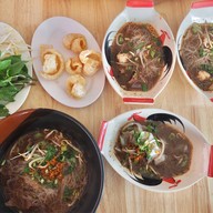 ก๋วยเตี๋ยวเรือสามสมุทร ซ.กระทิงแดง กระทิงแดง